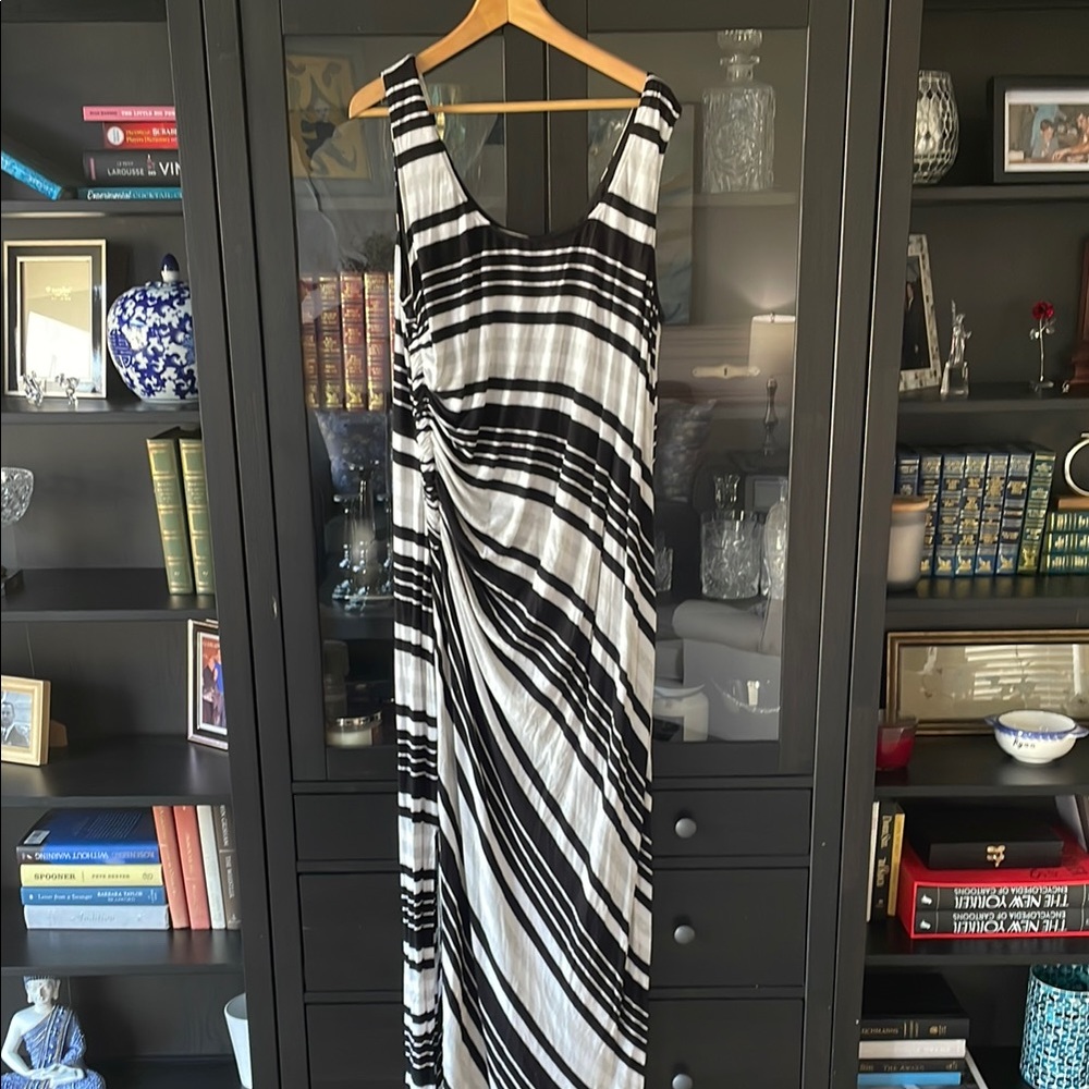 ♻️Spense Black and White Asymmetrical Maxi Dress